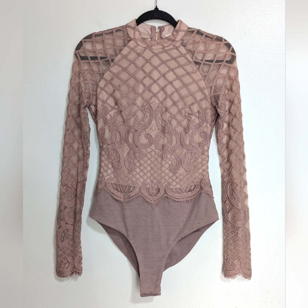L'ATISTE Mauve/Rose Lave Crochet Long Sleeve High Neck Zip Back Bodysuit Small‎